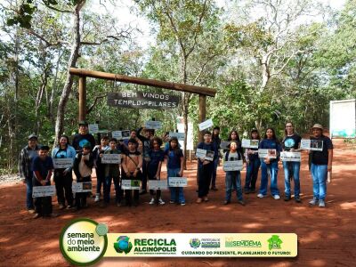 Imagem da notícia Alunos instalam placas informativas sobre fauna e flora no Monumento Natural Serra do Bom Jardim, em Alcinópolis